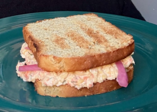 A sandwich on a plate
